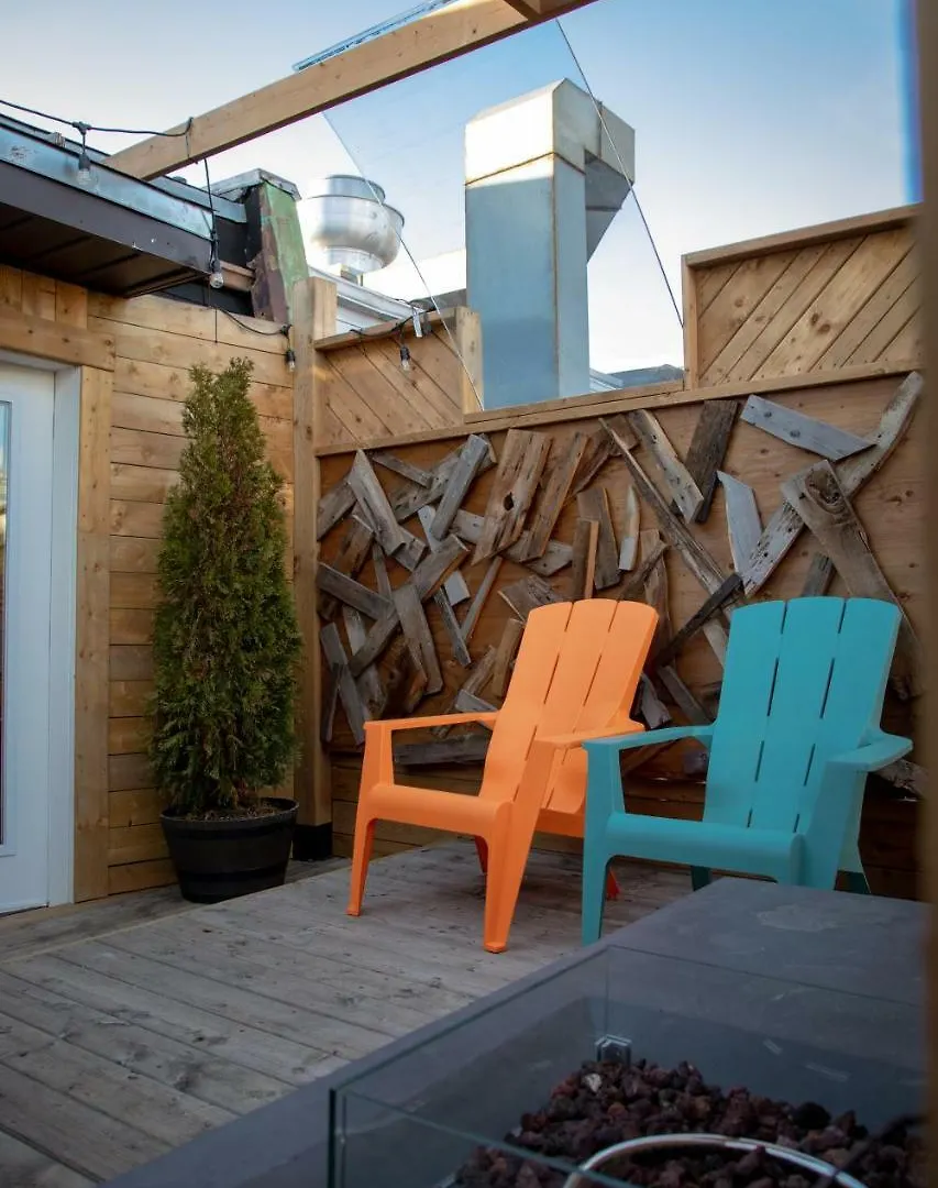 Two Peas Pod Hostel Toronto